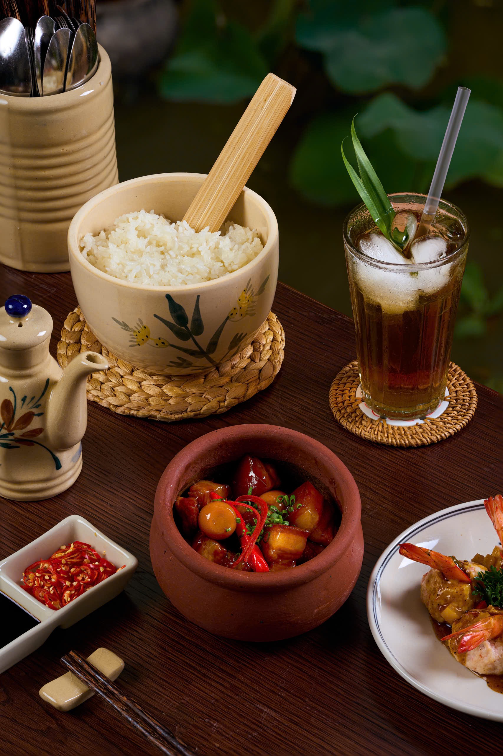 Nhân viên phục vụ image 1