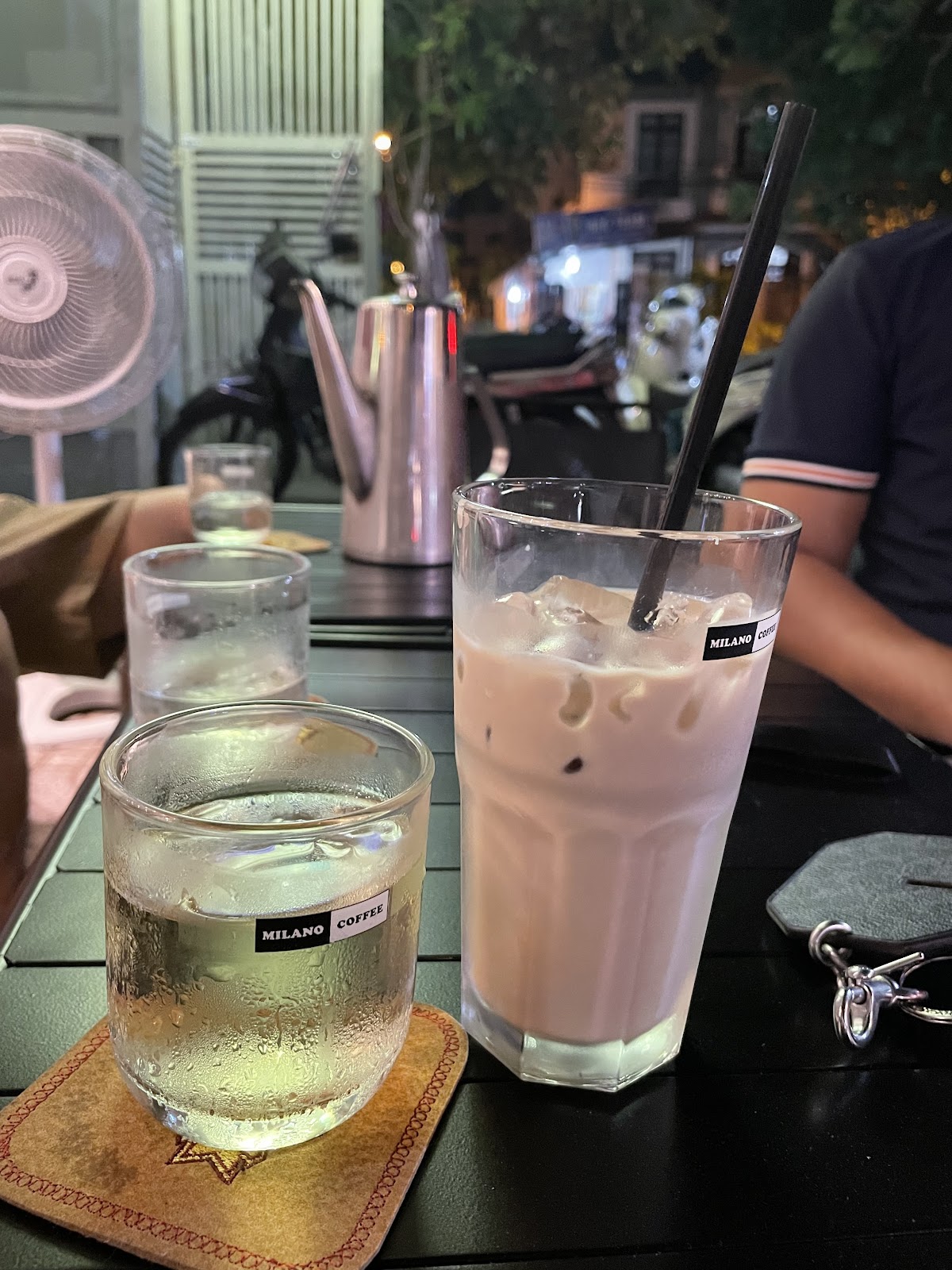 Nhân viên phục vụ image 3