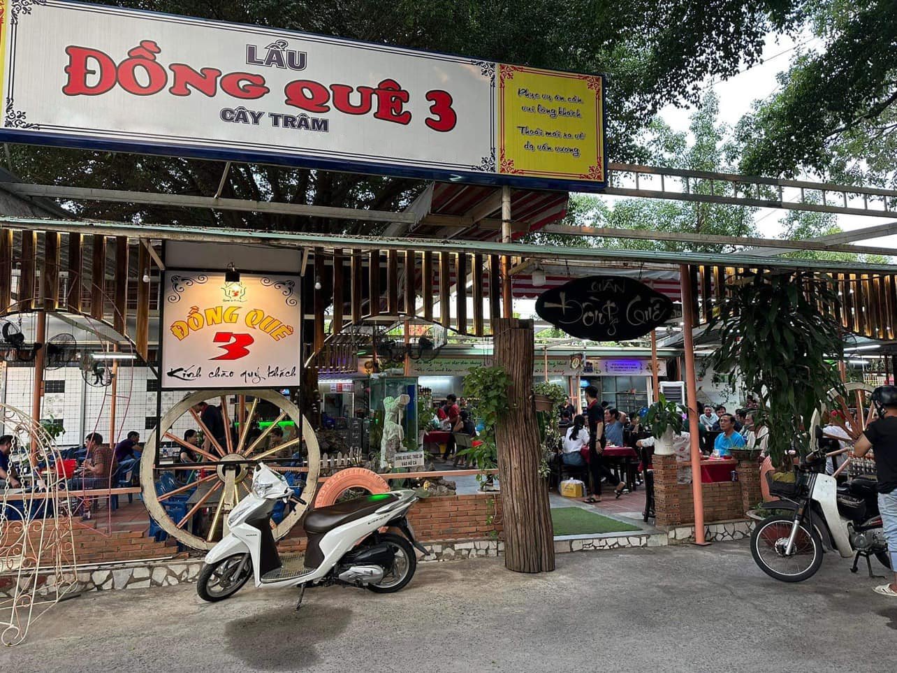 Nhân viên phục vụ image 2
