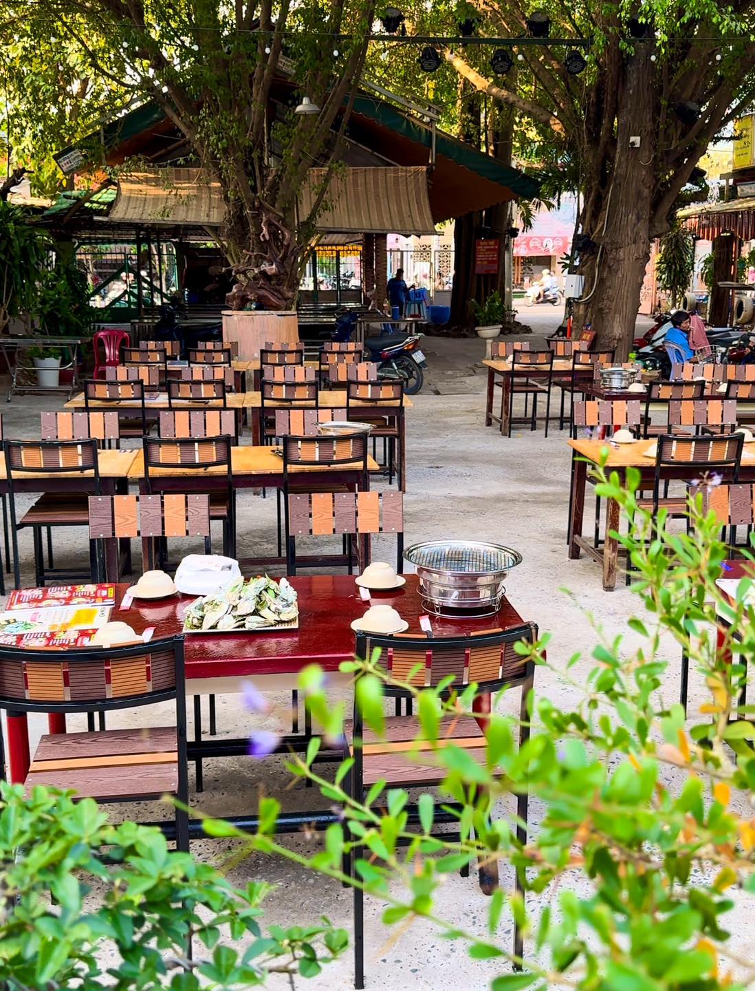 Nhân viên phục vụ image 3