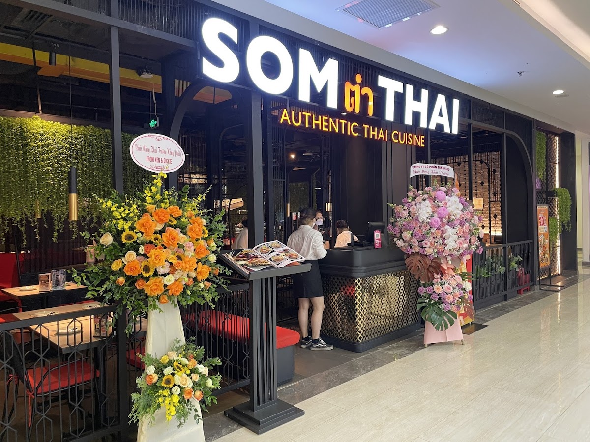 Lễ tân image 1